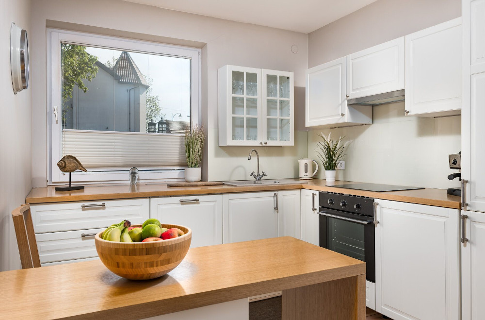 Korytarz apartamentu z tarasem